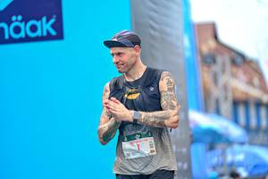 BIB: 140
                            <button type="button" onclick="openModal(24883715)" class="btn btn-primary btn-sm float-right btn-popup" data-toggle="modal" data-target=".modal-high-quality">
                        <i class="fas fa-shopping-cart"></i> Add to Cart
                    </button>
                                            <button type="button" onclick="isThisMe(24883715, true)" class="btn btn-success btn-sm float-right btn-popup btn-isme hidden" data-toggle="tooltip" data-placement="bottom" title="นี่คือรูปของคุณใช่ไหม คลิกที่นี่เพื่อเอาเข้าอัลบั้ม">
                        <i class="fas fa-plus"></i> Add to album
                    </button>
                    <button type="button" onclick="isThisMe(24883715, false)" class="btn btn-warning btn-sm float-right btn-popup btn-isnotme hidden">
                        <i class="fas fa-ban"></i> Remove from album
                    </button>